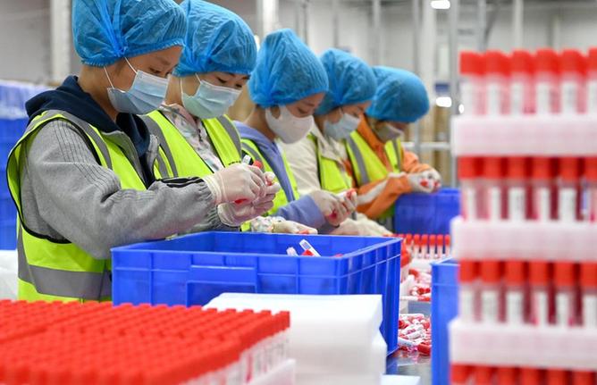 新华全媒+|西安企业加速核酸检测产品生产 开足马力保战“疫”
