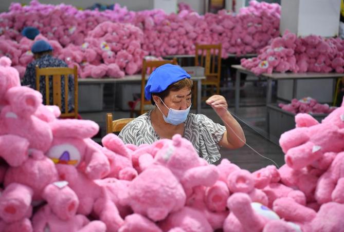 秦巴山区悄然崛起毛绒玩具产业