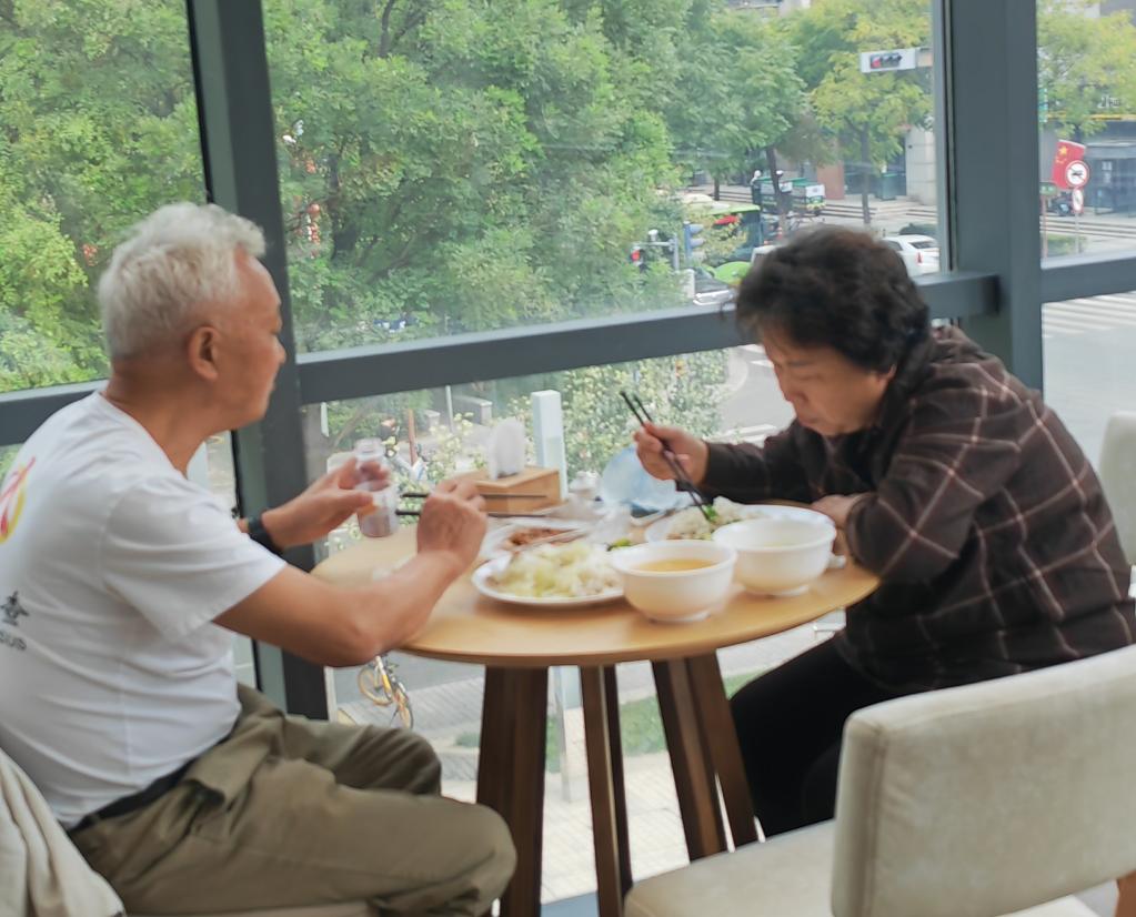 西安：“吃食堂”漸成老年人生活新風尚