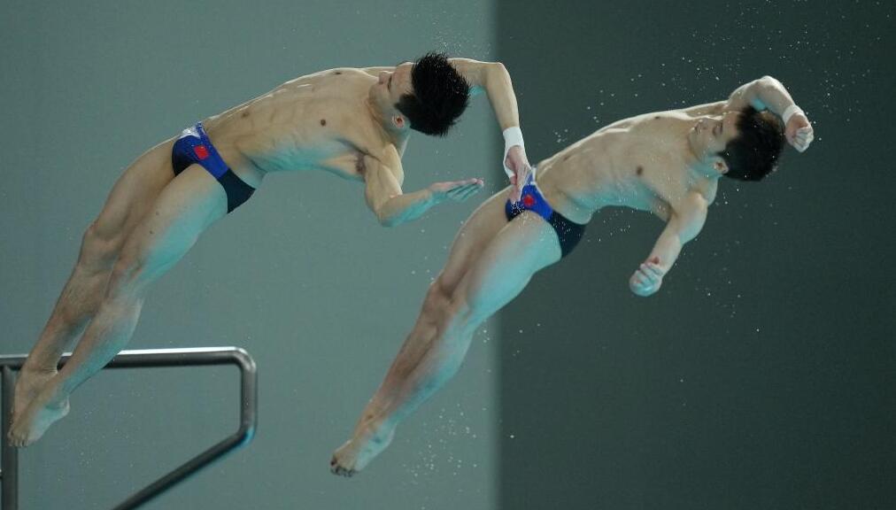 跳水——世界杯西安站男子双人10米台：练俊杰/杨昊夺冠